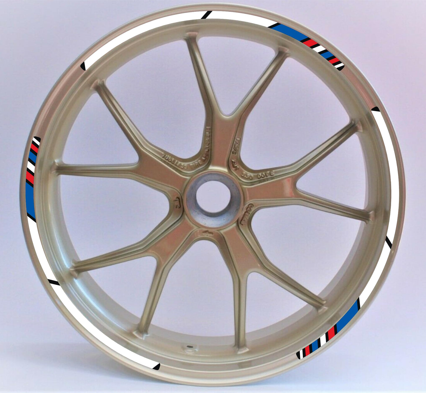 DualColorStampe Strisce Adesive Cerchi Moto 17 Pollici – Set per 2 Ruote – Design Racing Rosso Bianco Blu e Nero – Resistenti a Pioggia e Sole – Adesivi Ruote Moto Lucidi – Modello D0137