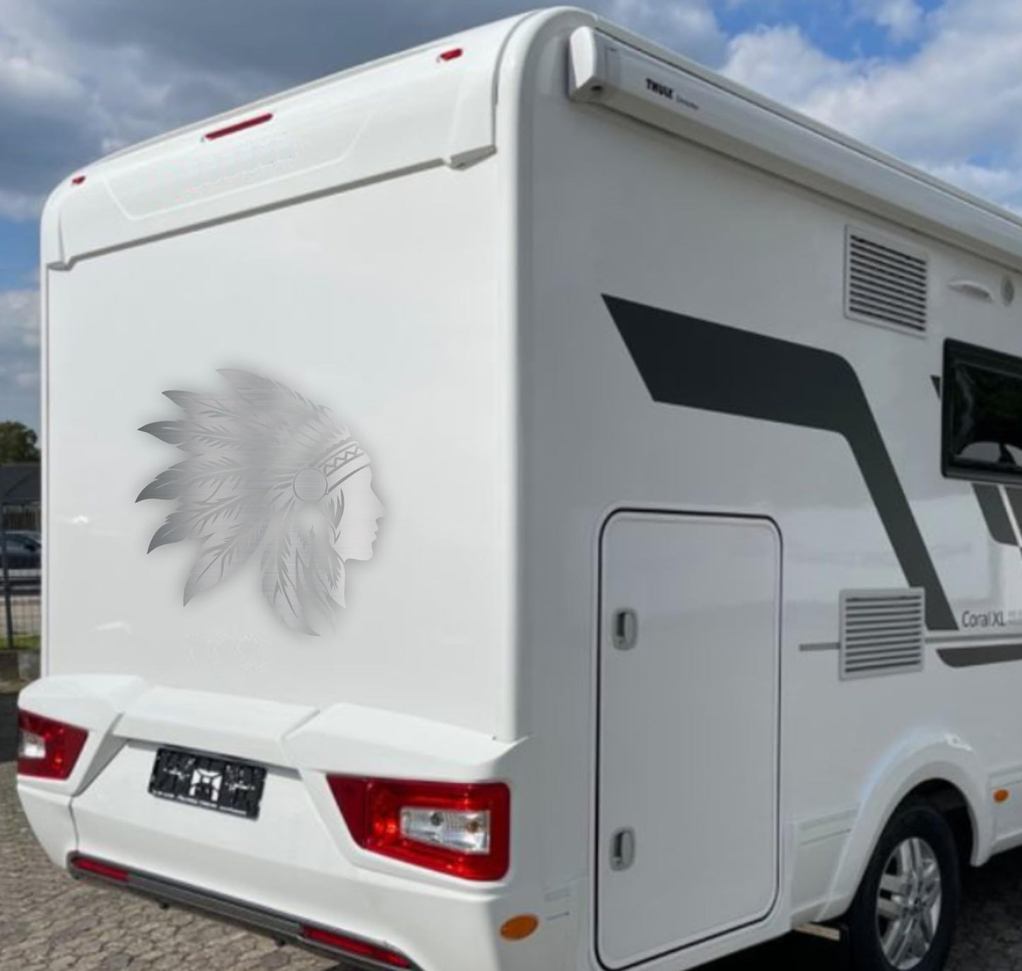 Adesivi stickers camper Indiano con piume frase frasi -caravan roulotte- accessori grafiche fiancata scegli colore cod. 0436 (cm 56 x60)