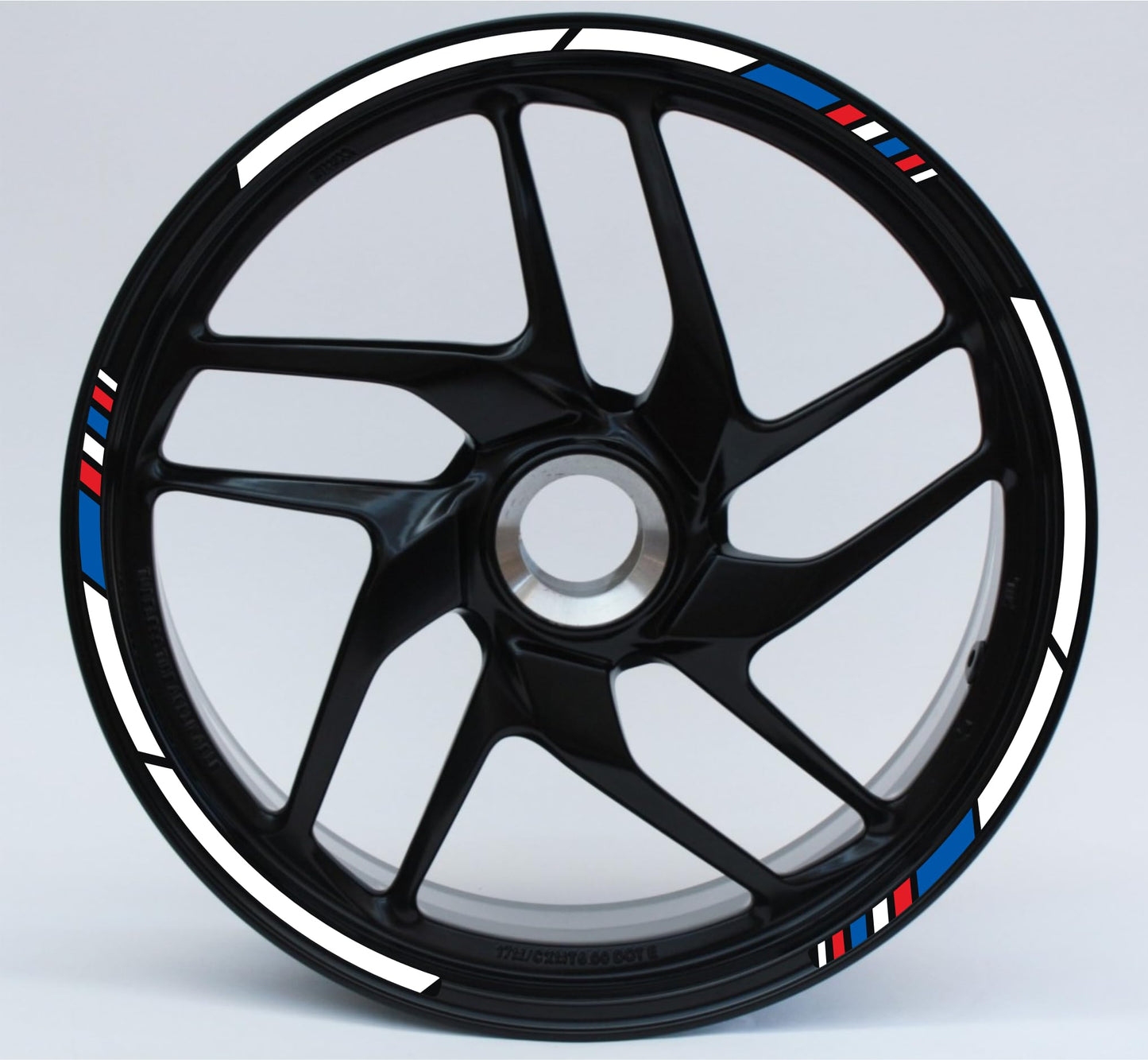DualColorStampe Strisce Adesive Cerchi Moto 17 Pollici – Set per 2 Ruote – Design Racing Rosso Bianco Blu e Nero – Resistenti a Pioggia e Sole – Adesivi Ruote Moto Lucidi – Modello D0137