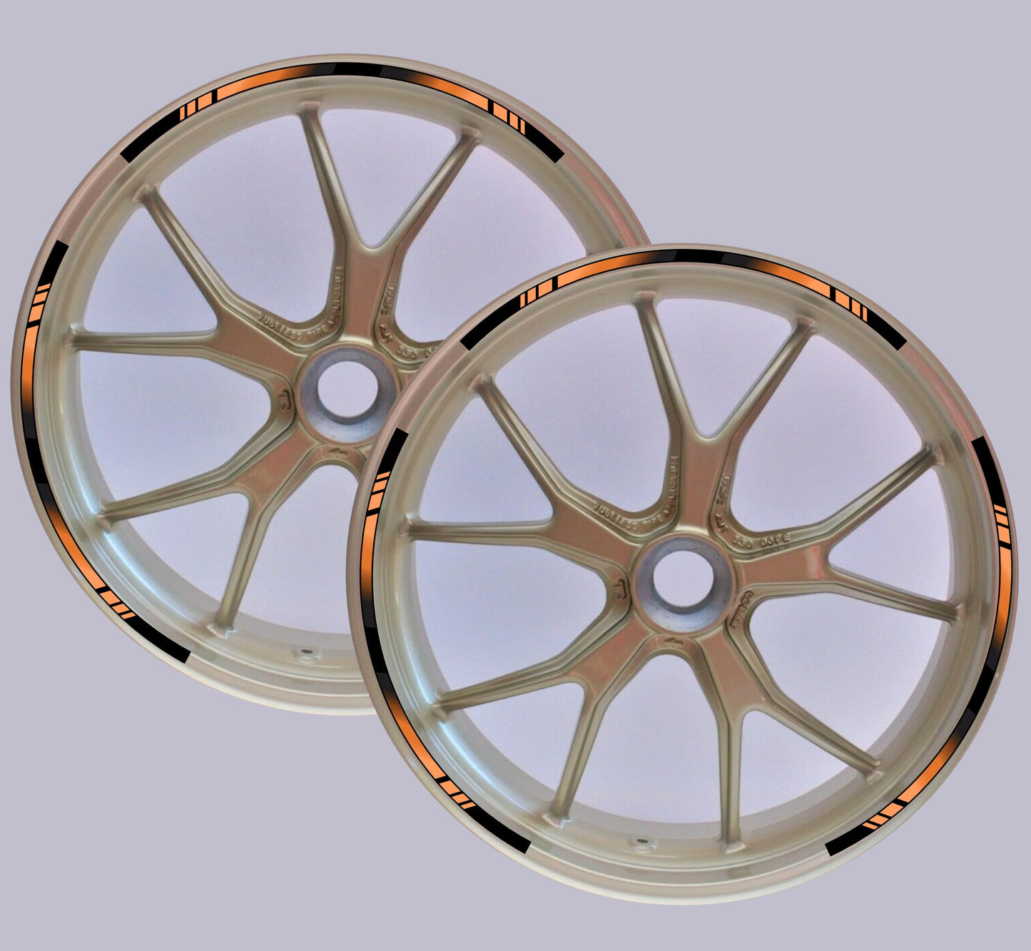 DualColorStampe Strisce Adesive Cerchi Moto 17 Pollici – Set per 2 Ruote – Design Racing Arancione e Nero – Resistenti a Pioggia e Sole – Adesivi Ruote Moto Lucidi – Modello D0136
