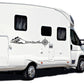 Adesivi Camper 'Vita on the Road' con Rosa dei Venti e Montagne, Nero, PVC Air Free, 2 Pezzi 100x25 cm 0470