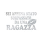 DualColorStampe® Adesivi per auto divertenti stickers auto divertenti stickers casco moto camper frase divertente sei appena stato sorpassato da una ragazza - 0402