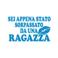 DualColorStampe® Adesivi per auto divertenti stickers auto divertenti stickers casco moto camper frase divertente sei appena stato sorpassato da una ragazza - 0402