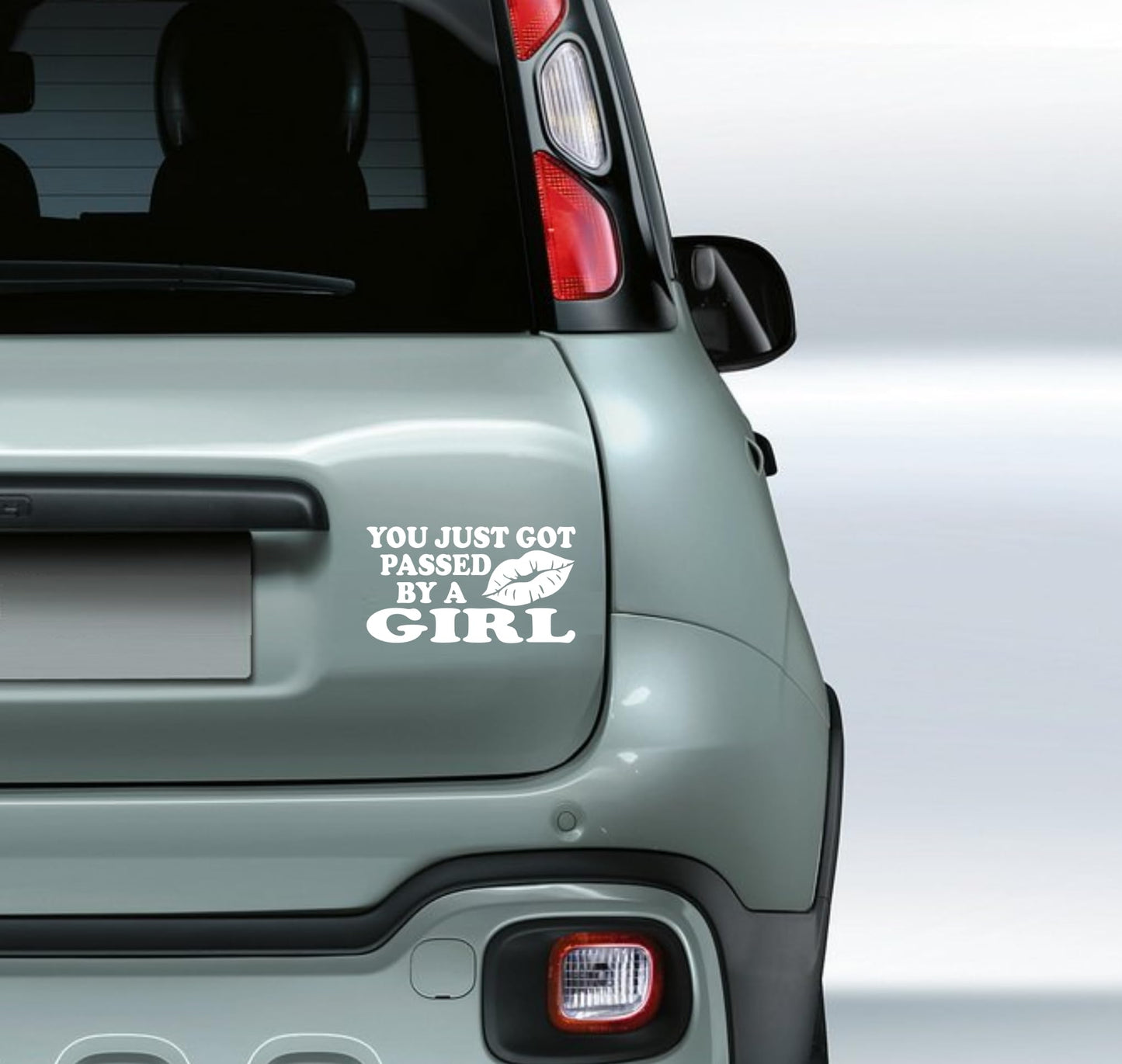 DualColorStampe® Adesivi per auto divertenti stickers auto divertenti stickers casco moto camper frase divertente sei appena stato sorpassato da una ragazza 0401