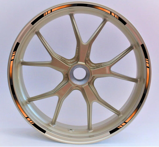 DualColorStampe Strisce Adesive Cerchi Moto 17 Pollici – Set per 2 Ruote – Design Racing Arancione e Nero – Resistenti a Pioggia e Sole – Adesivi Ruote Moto Lucidi – Modello D0136