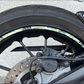 Strisce Adesive Cerchi Moto 17 Pollici  design militare – Set per 2 Ruote – Design Racing Bianco Blu e Nero – Resistenti a Pioggia e Sole – Adesivi Ruote Moto Lucidi – Modello D0143
