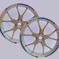 Strisce Adesive Cerchi Moto 17 Pollici – Set per 2 Ruote – Design Racing Bianco Blu e Nero – Resistenti a Pioggia e Sole – Adesivi Ruote Moto Lucidi – Modello D0138