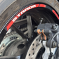 Adesivi Cerchi Moto 17 Pollici – Set 2 Ruote – Design Racing Nero, Rosso e Bianco – Resistenti a Sole e Pioggia – Adesivi Lucidi Ruote Moto D0141