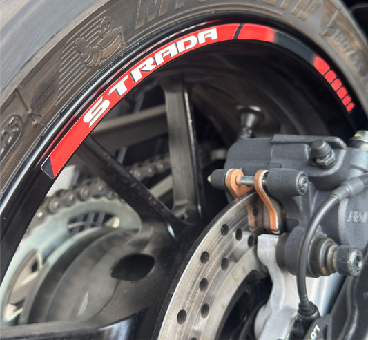 Adesivi Cerchi Moto 17 Pollici – Set 2 Ruote – Design Racing Nero, Rosso e Bianco – Resistenti a Sole e Pioggia – Adesivi Lucidi Ruote Moto D0141