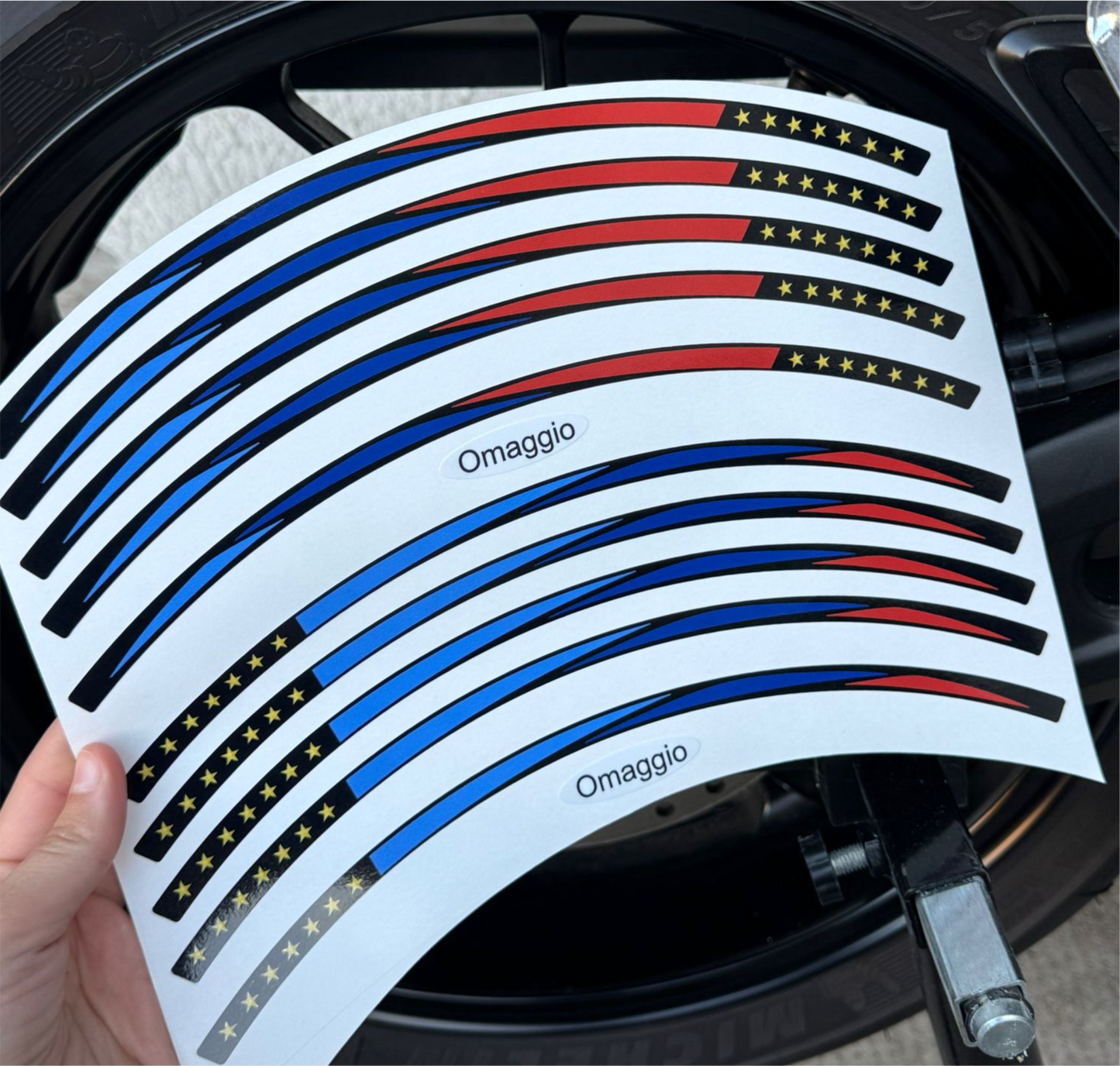 Kit Adesivi Cerchi Moto GP Design – 10 Pezzi, Compatibili con Cerchioni da 15'' a 19'' – Decorazione Sportiva per Ruote Anteriori e Posteriori – Modello D0155