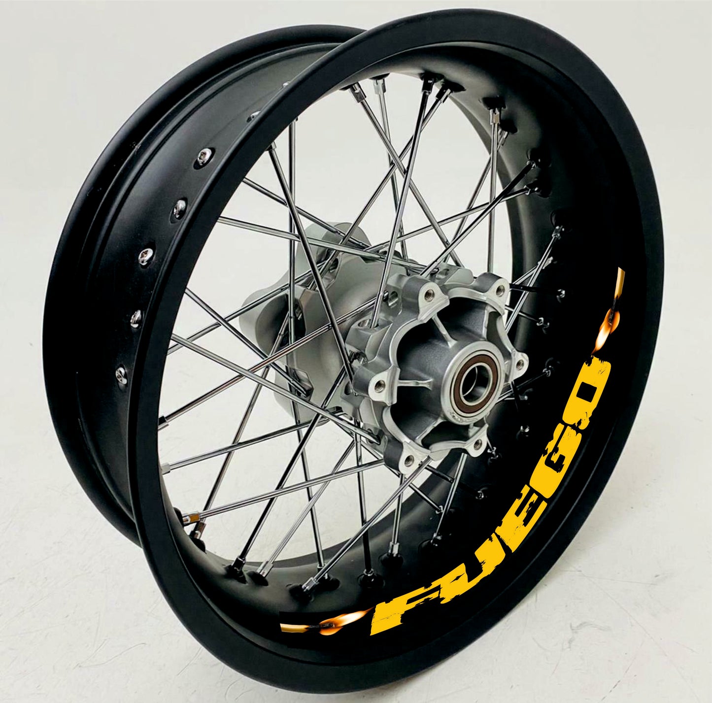 Kit 8 Adesivi Interno Cerchio Moto 17 Pollici - adesivi Professionali Giallo/Nero Resistenti a UV e Lavaggi - Strisce Precurvate per Cerchioni Racing e Naked D0159