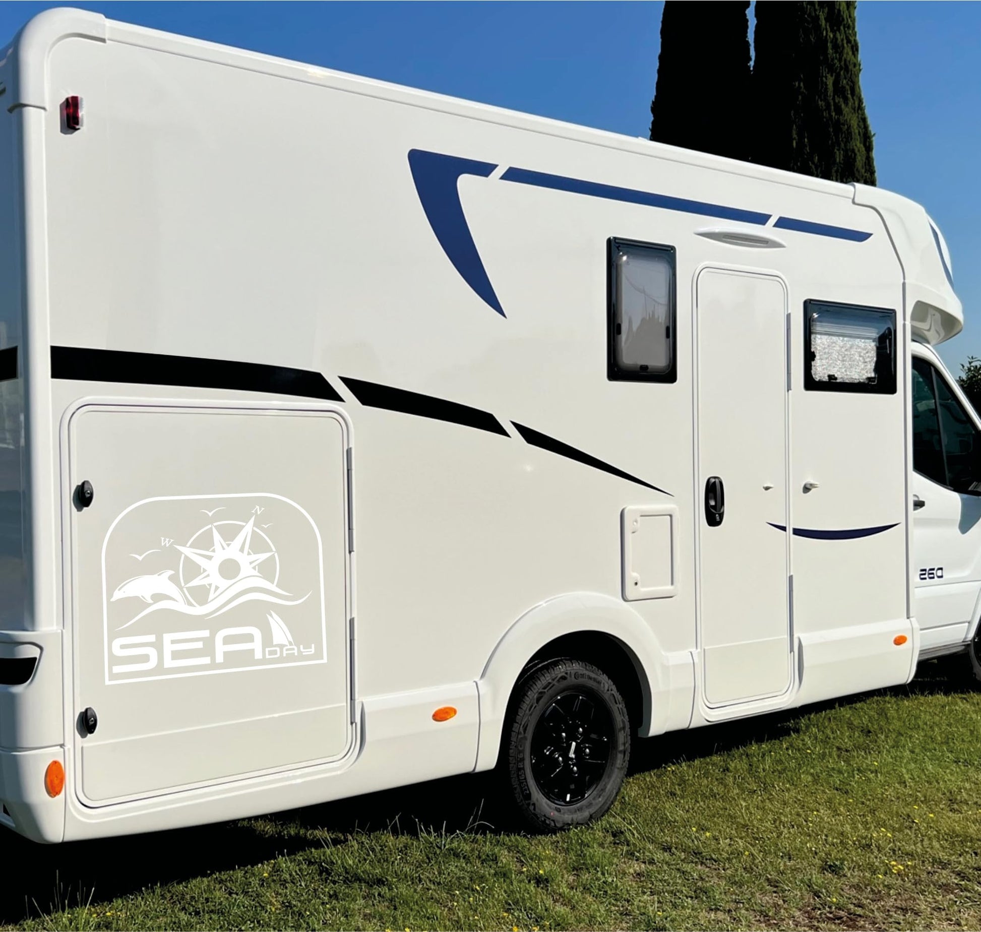 DualColorStampe Adesivi per Camper Compatibili con Adria Arca Bürstner Carthago Chausson Elnagh Mclouis Caravan Motorhome roulotte SEA DAY COD. 0341 a €24.99 solo da DualColorStampe